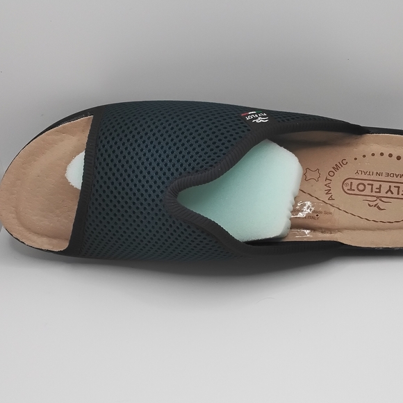 Fly - Picture 7 of 9